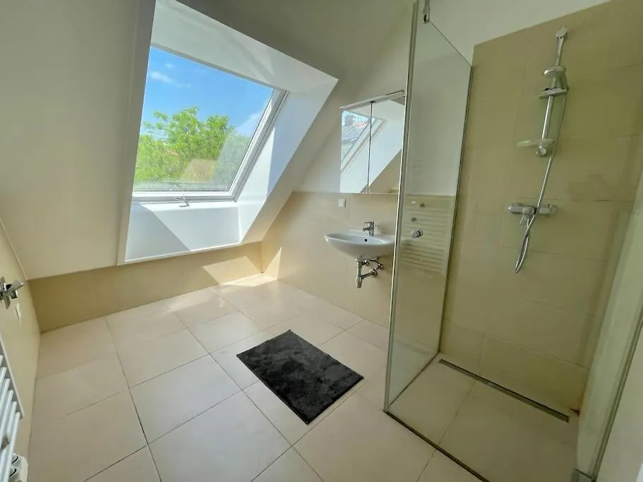Modern & Spacious Apartment - Free Parking Bécs