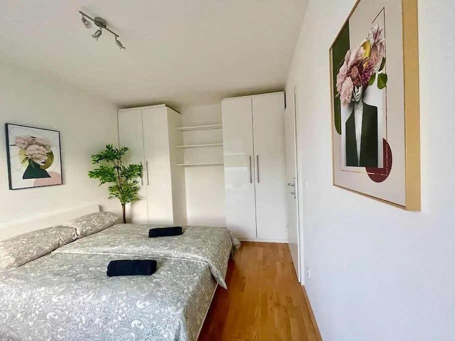Modern & Spacious Apartment - Free Parking Bécs