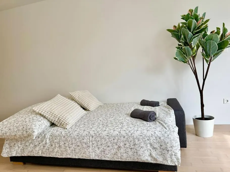 Modern & Spacious Apartment - Free Parking Bécs