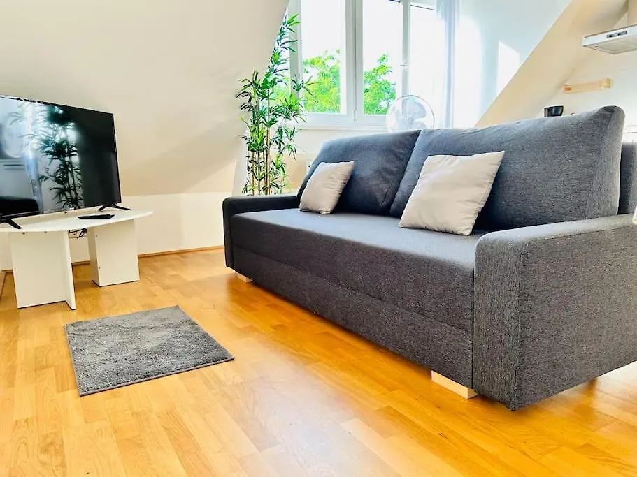 Modern & Spacious Apartment - Free Parking Bécs